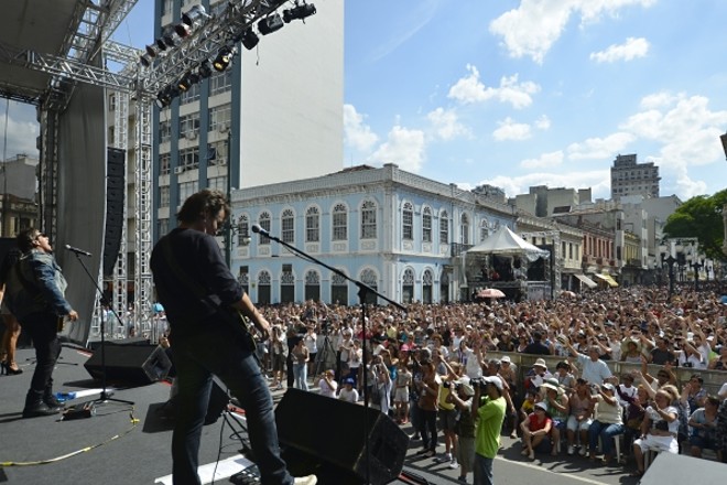 A banda carioca contagiou o público na Praça Generoso Marques |
