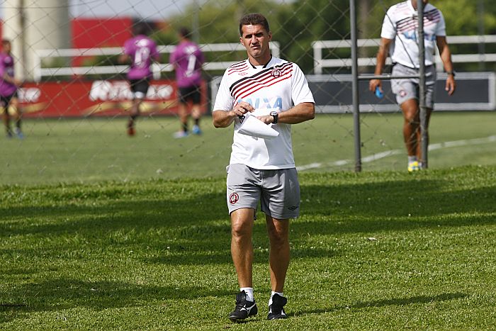 Técnico Vágner Mancini não quer perder o foco no Campeonato Brasileiro | Felipe Rosa / Tribuna do Paraná
