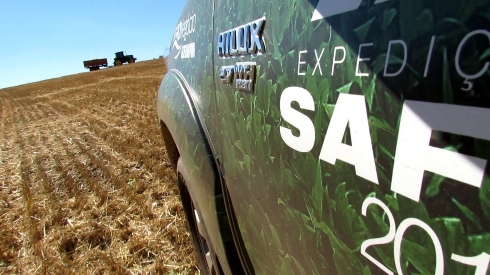 Equipe percorre lavoura em Pato Branco, no Sudoeste do Paraná, que está encerrando o plantio de soja. | Josa© Rocher/gazeta Do Povo