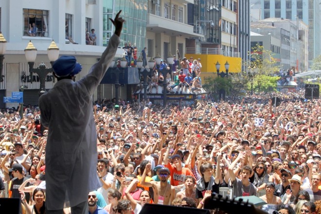 O rapper Criolo atraiu uma multidão para a Boca Maldita na tarde de domingo |