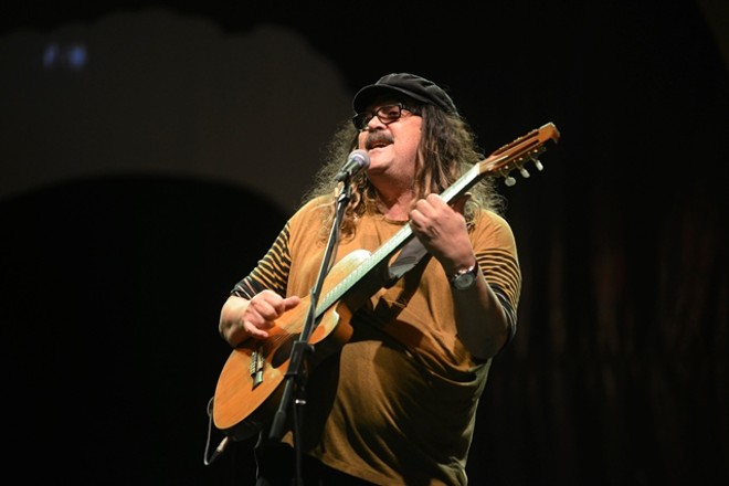 Moraes Moreira canta antigos sucessos e anima plateia |