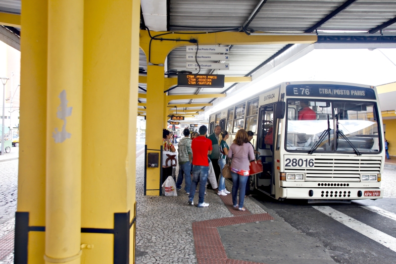 A licitação das linhas que integram Curitiba e região metropolitana é necessária para definir o valor do subsídio à tarifa do sistema | André Rodrigues/Gazeta do Povo