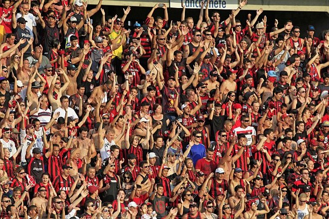 Torcida rubro-negra fez bonito diante do São Paulo, na despedida da Vila Capanema no Brasileirão | 