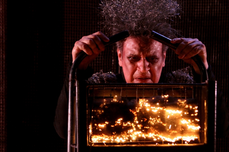 Melo como um sobrevivente no fim do mundo, em Ausência, que tem sessão hoje | Renato Mangolin/Divulgação