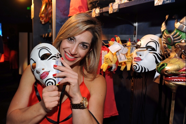 A ginasta Daniele Hypólito compareceu à estreia do espetáculo Corteo, do Cirque Du Soleil, sexta-feira, no Expotrade, e assistiu à performance da colega Camila Comin | Denis Ferreira Netto