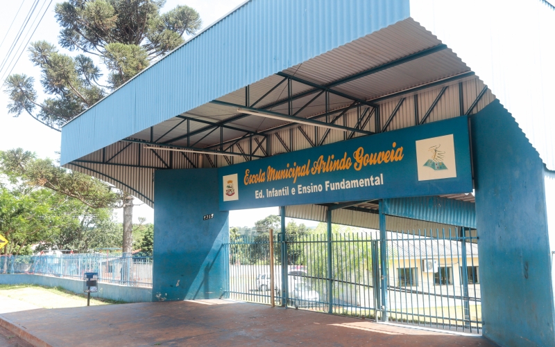 Alunos da zona rural são levados de ônibus à única escola municipal de Ramilândia | César Machado/ Gazeta do Povo