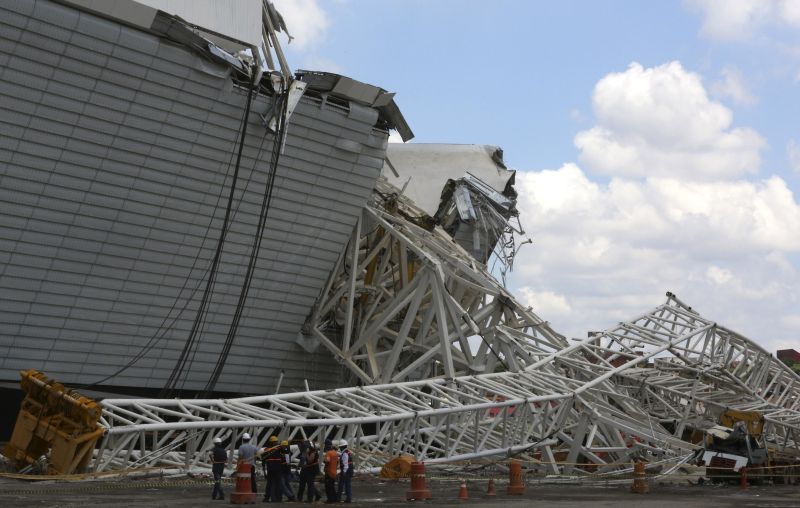 O local onde aconteceu o acidente permanecerá interditado mesmo com a retomada das obras. | Nacho Doce/ Reuters