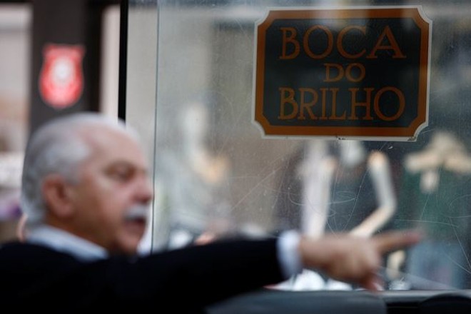 Espaço para engraxates foi pensado pelo arquiteto em conjunto com os trabalhadores |