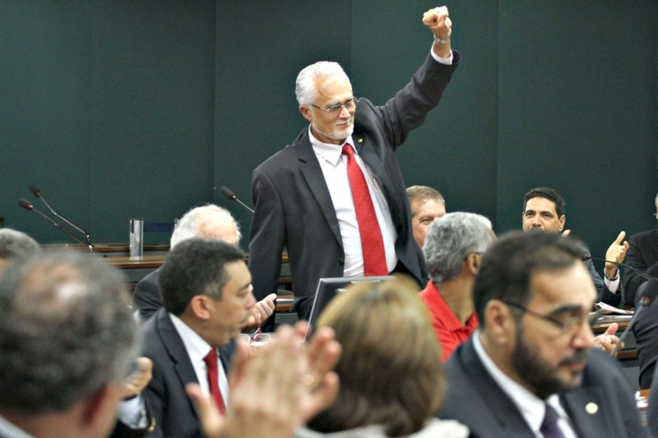 Genoino em reunião da bancada na Câmara: preso, ele disse que nunca deixará a política | André Borges/Folhapress/Arquivo