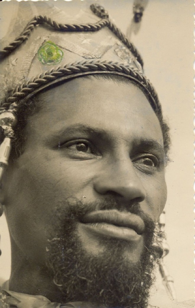 O Mundo Perdido de Kozák, Fernando Severo: No Solar do Barão, é possível ver obras do artista tcheco radicado em Curitiba de 1938 até 1979, Vladimir Kozák. Com sensibilidade técnica, Kozák se dedicou a registrar paisagens e o povo brasileiro, além da cultura indígena. Cromos coloridos, como Aves, Viagem ao Paraná, de 1948, e fotografias (Rei da Congada da Lapa, de 1953) estão expostos. Não deixe de assistir ao documentário de Fernando Severo (de 1988) sobre o artista que está em exibição no local, vencedor de vários prêmios nacionais, como o de melhor roteiro no Festival de Gramado | 