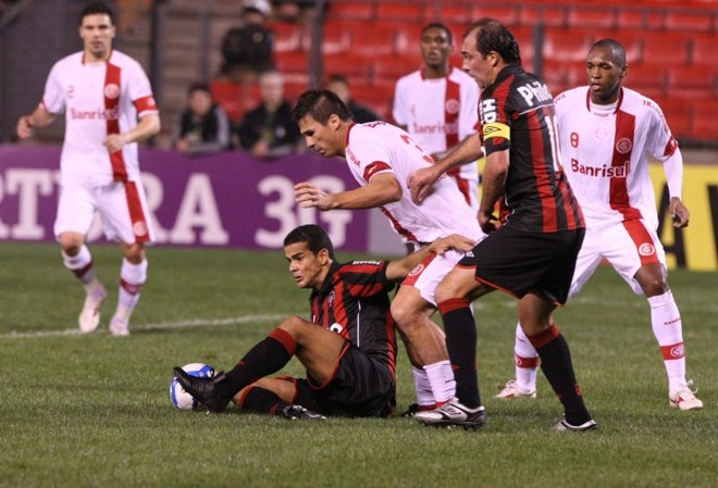 Duelo na Arena foi marcado por lances duros | 
