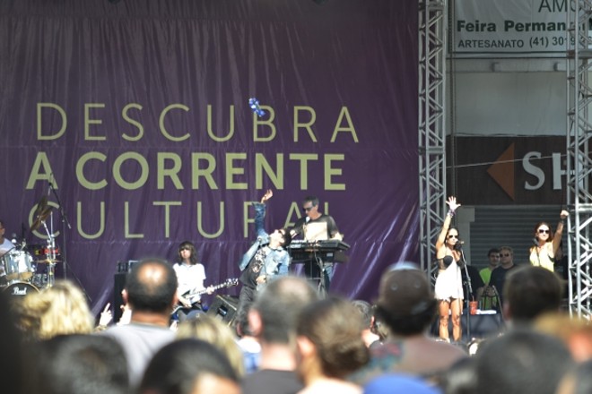 Performático e empolgado, Mesquita jogou instrumentos para alto |