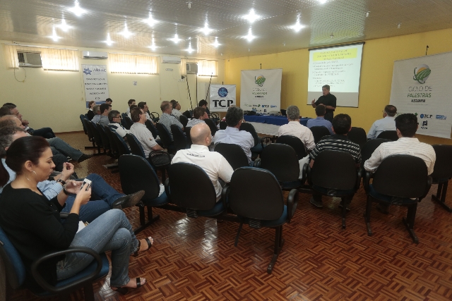 Agricultores e lideranças do Oeste questionam autoridades sobre escoamento da safra de grãos 2013/2014 | Cesar Machado/gazeta Do Povo