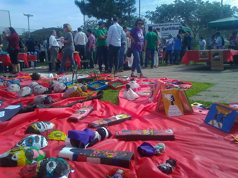 Cerca de 100 pessoas acompanham a inauguração do Mês da Consciência Negra na Praça Zumbi dos Palmares | Aniele Nascimento / Agência de Notícias Gazeta do Povo