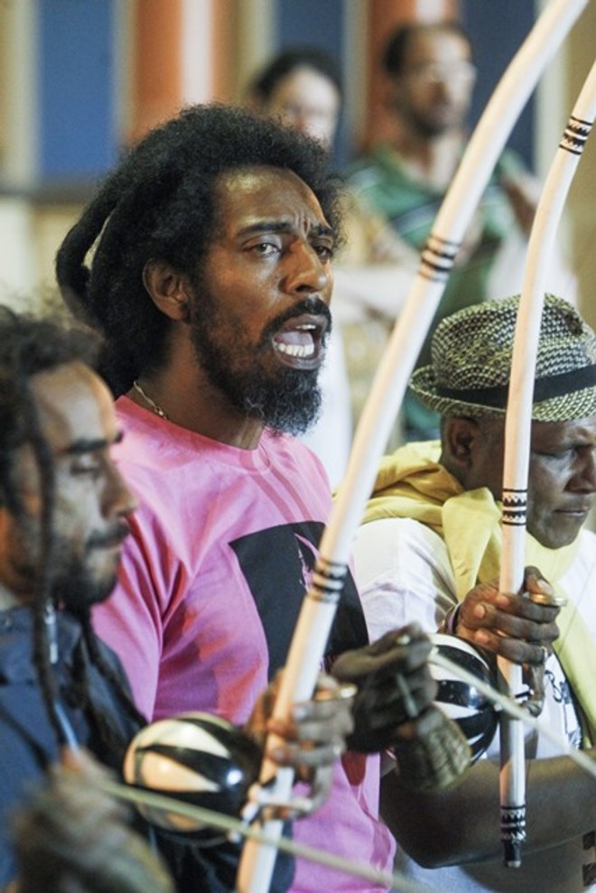 Sem influência de outras as artes marciais, a capoeira Angola é símbolo da identidade africana no Brasil |