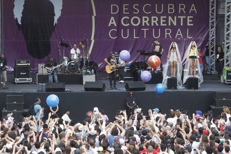 Blitz: grupo carioca colocou público para dançar na Praça Generoso Marques | Daniel Castellano/Gazeta do Povo