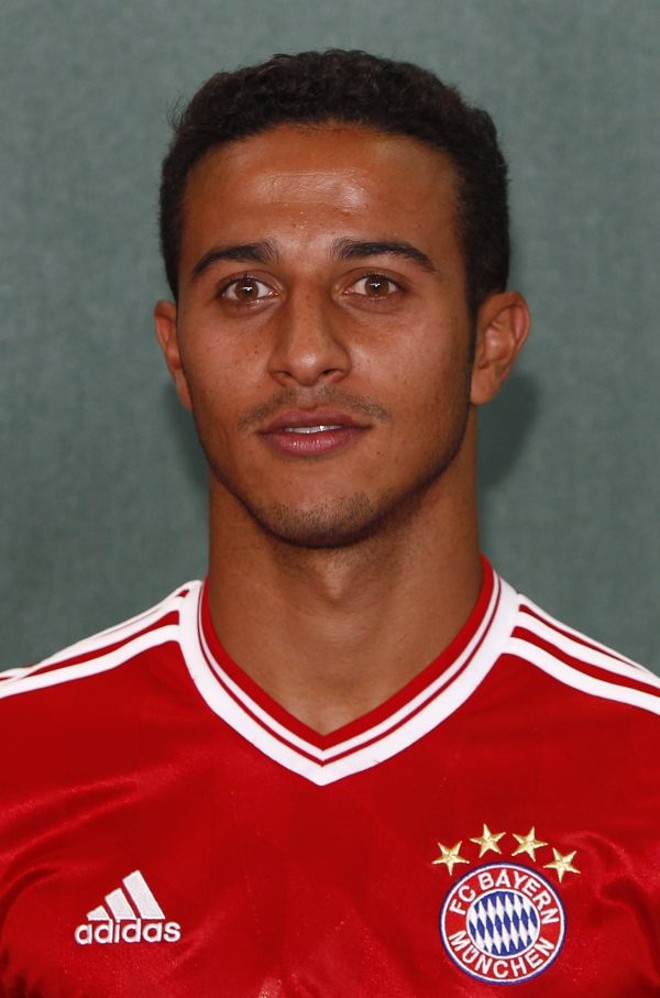 Espanha- Filho do tetracampeão Mazinho, nascido na Itália e criado na Espanha, o meia Thiago Alcântara preferiu a cidadania espanhola | 