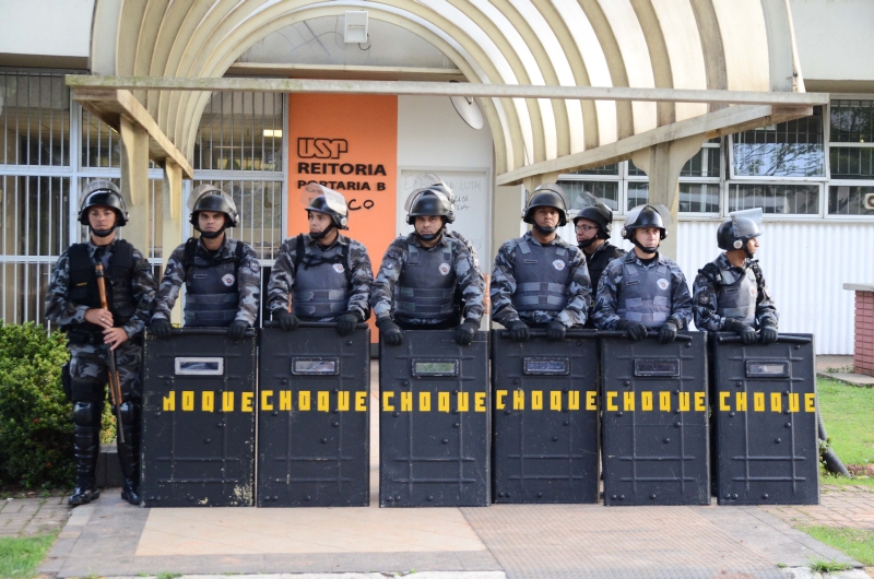 Tropa de Choque da PM chegou ao local de madrugada | Adriano Lima/ Folhapress