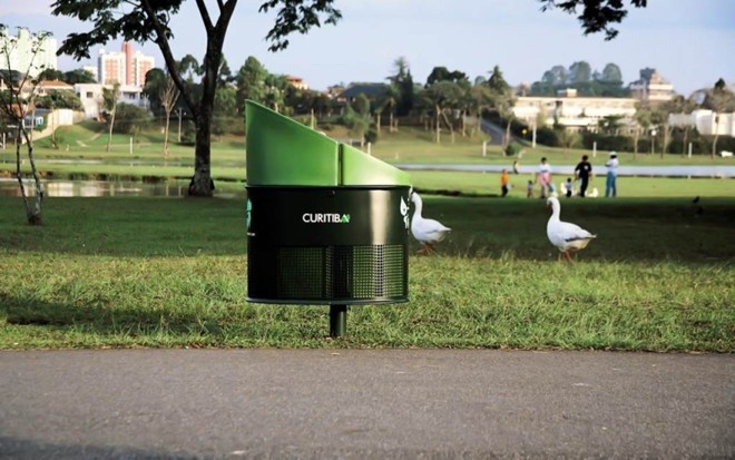 Marcas de Manoel Coelho se espalham por Curitiba |