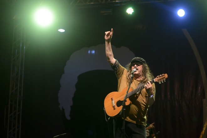 Moraes Moreira fez um dos shows mais dançantes da Corrente no sábado |