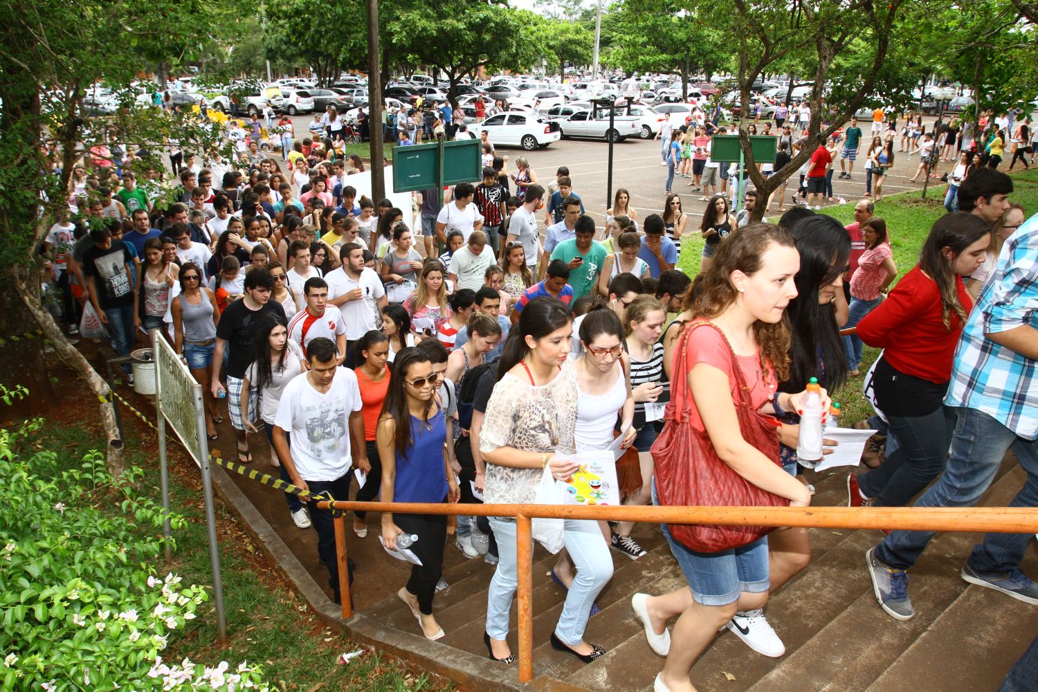 Mais de 22 mil estudantes realizam a primeira etapa de provas da UEL neste domingo | Gilberto Abelha / Jornal de Londrina