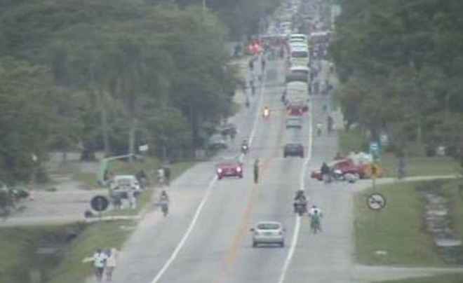 Câmera da concessionária Ecovia no KM 2 da PR-407 mostra congestionamento |