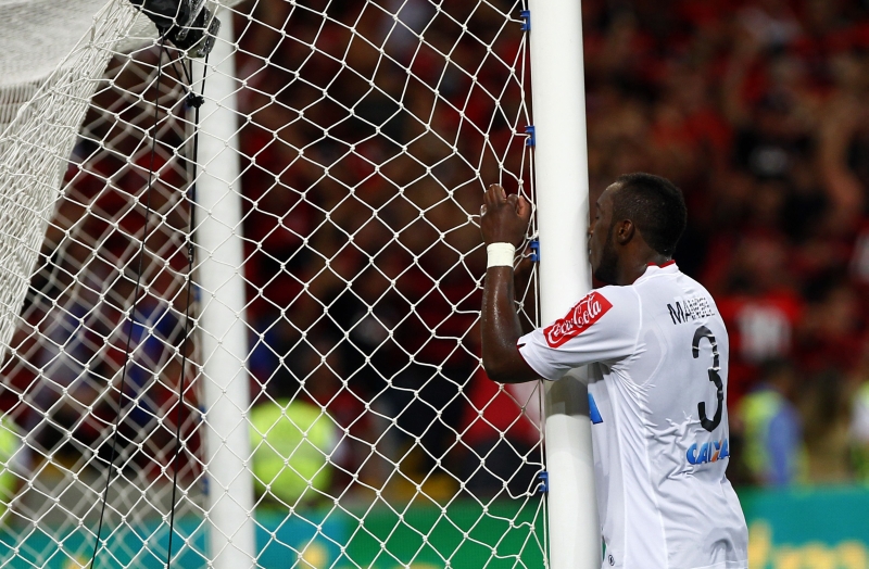 Zagueiro Manoel lamenta derrota na final da Copa do Brasil. Furacão tenta se reerguer no Campeonato Nacional | Marcelo Andrade/Gazeta do Povo