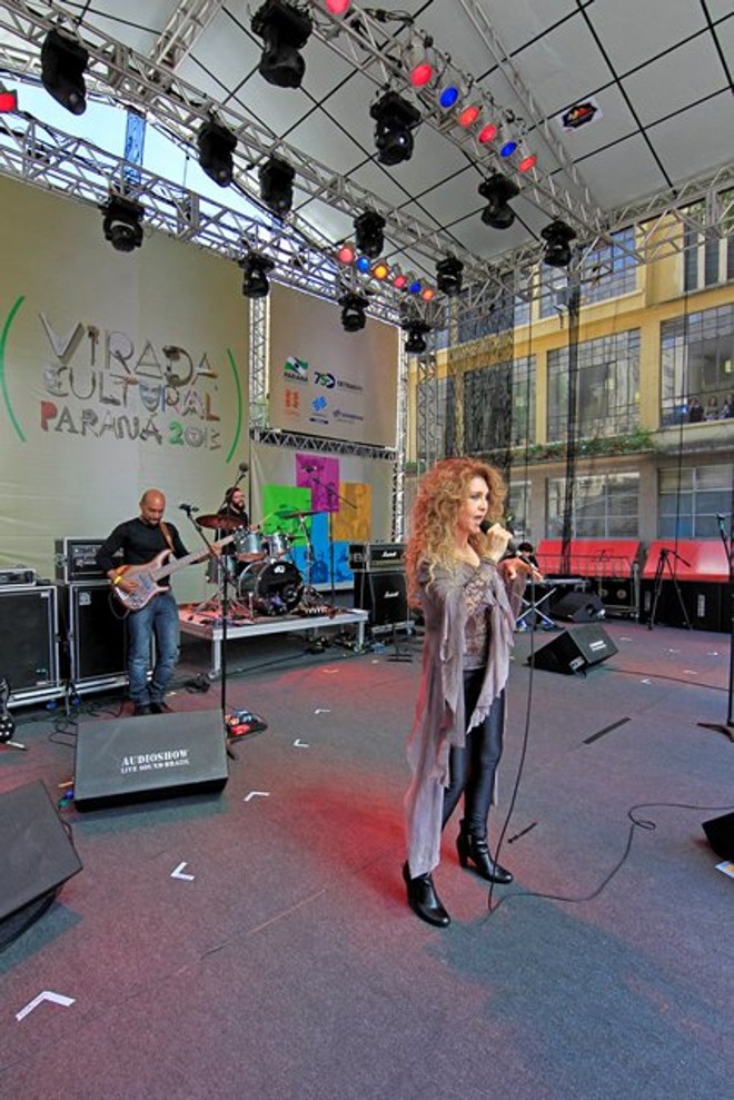 Cantora falou sobre a música