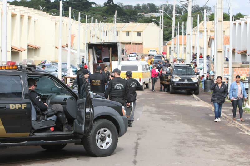 Mais de 500 policiais cumpriram a reintegração de posse | Aniele Nascimento/ Gazeta do Povo