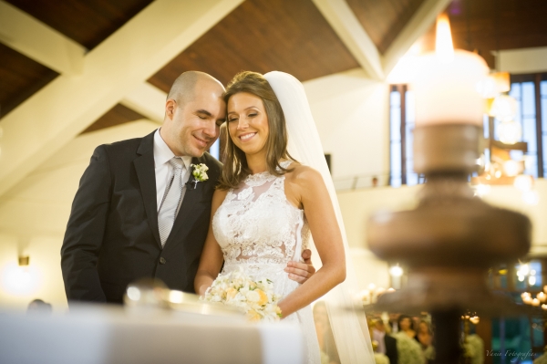 Rodolpho Marques do Carmo e Tuaine Barcela Bilibio se casaram no dia 23 na Igreja Santo Agostinho, com recepção no Restaurante do Golfe do Graciosa Country Club, assinada pelo party designer Marcos Soares. Ele é funcionário da Microsoft Brasil e ela engenheira da San Remo | Ana Vanin