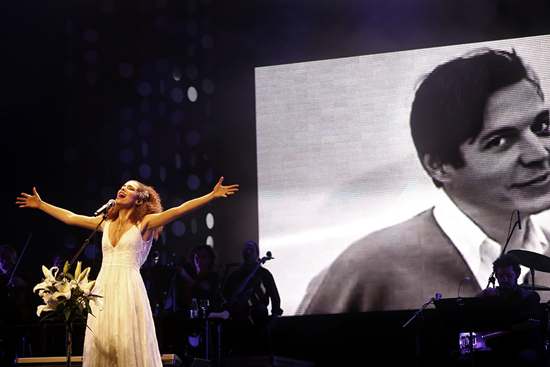 A cantora Vanessa da Mata encerrou em Curitiba a turnê nacional do projeto Viva Tom Jobim nesta sexta no Guairão | Marcelo Andrade / Agência de Notícias Gazeta do Povo