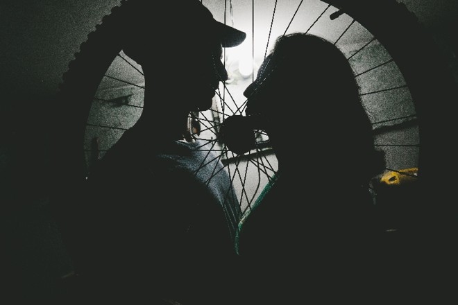 Um Capítulo a Qualquer Momento, Patrícia Valverde e Fernando Rousenbaum: O projeto, uma novela inspirada no cotidiano das pessoas que circulam pela Bicicletaria Cultural, chega diretamente ao seu celular  a trama é contada diariamente por meio de mensagens de texto de até 160 caracteres. 