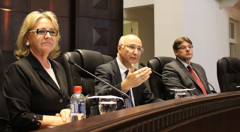 O ministro Ives Gandra Martins Filho (no centro) apresentou, na tarde desta sexta (13), o resultado da Inspeção no Tribunal Regional do Trabalho do Paraná | Washington Barbosa / TRT-PR / Divulgação