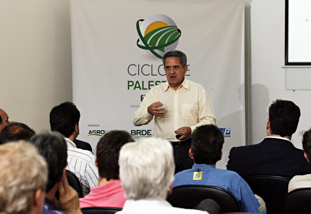 O analista Eugênio Stefanelo, técnico da Conab e professor de pós-graduação, afirma que Paraná terá de investir pesado em secadores e silos. | Josua© Teixeira/gazeta Do Povo