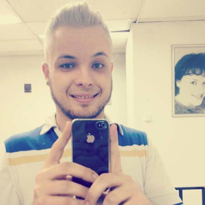 O gerente de vendas Paulo Lennon, 24 anos, sempre quis radicalizar e, para isso, optou pelo loiro plantinado | 