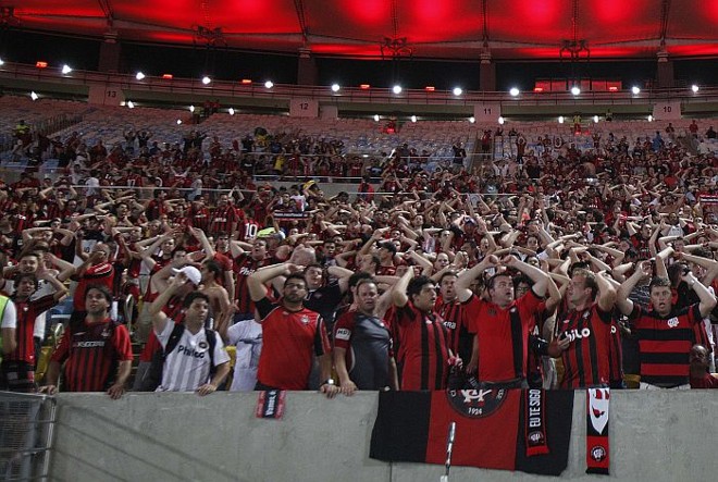Torcida do Atlético já ocupa o espaço reservado ao visitantes no Maracanã | 