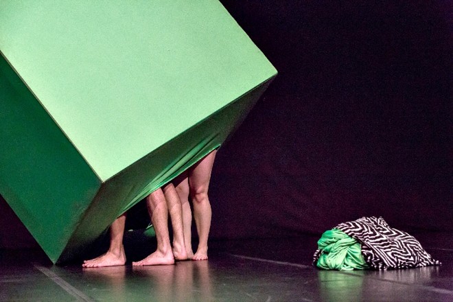 O cubo-personagem usado no espetáculo para engolir gente | 