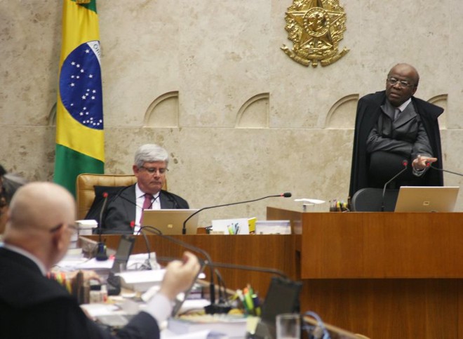 O plenário do STF julga os segundos embargos de declaração na Ação Penal 470, o processo do mensalão |