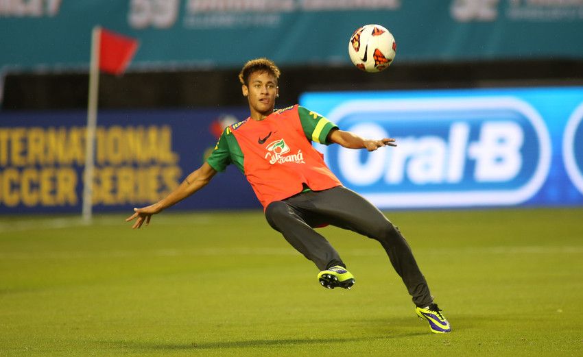 Neymar prepara voleio no treino da seleção brasileira na véspera do amistoso com Honduras em Miami | Mowa Press