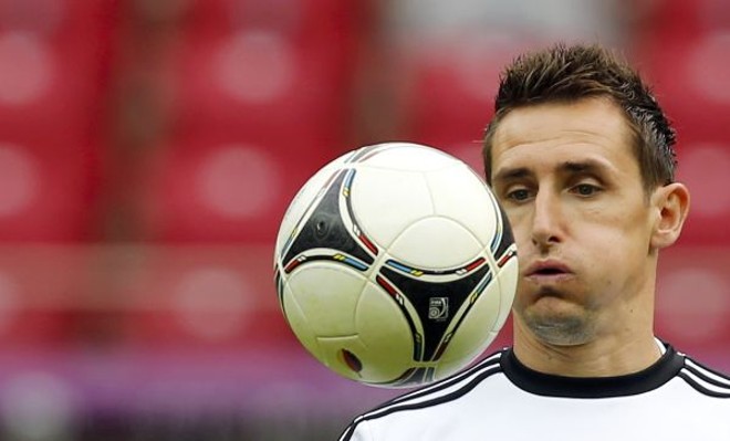 Alemanha- Özil, Gündogan e Khedira são filhos de imigrantes  os dois primeiros, turcos; o terceiro, tunisiano. Os pais de Klose e Podolski trocaram a Polônia comunista pela Alemanha quando os filhos ainda eram criança | 