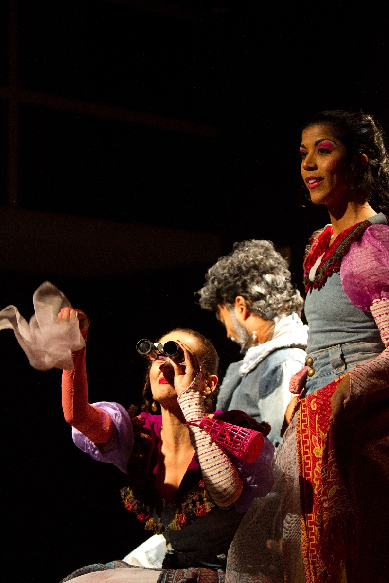 Peça tem referências à cultura pop e críticas à sociedade | Divulgação