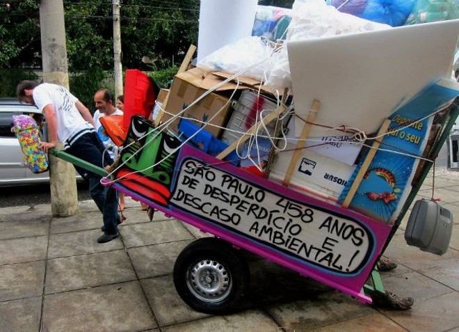 Frases nos carrinhos são uma das características do projeto |