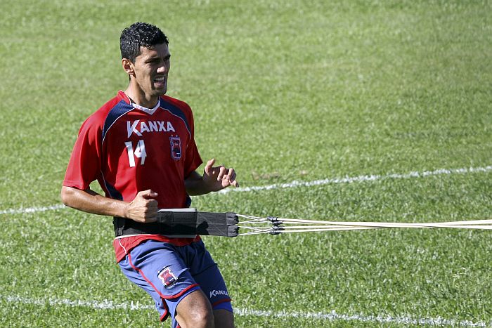 Zagueiro Anderson, cujo contrato com o Paraná termina em dezembro, pretende continuar na Vila Capanema | André Rodrigues / Gazeta do Povo