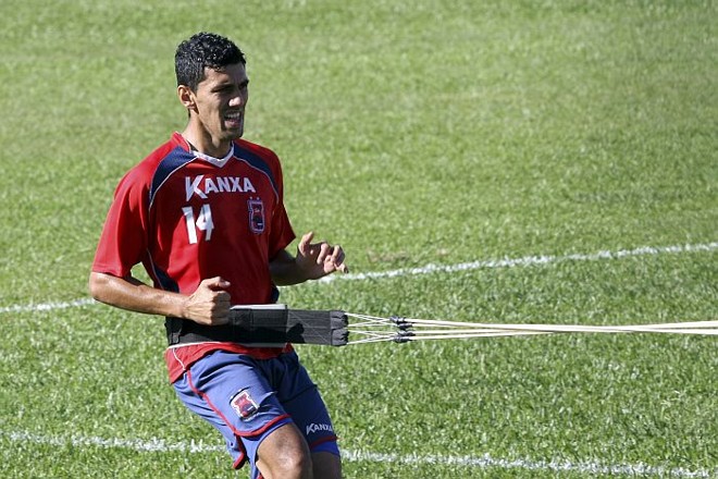 Zagueiro Anderson, cujo contrato com o Paraná termina em dezembro, pretende continuar na Vila Capanema | André Rodrigues / Gazeta do Povo