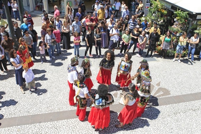 Mais de 200 pessoas acompanharam a batucada do grupo até a Boca Maldita |