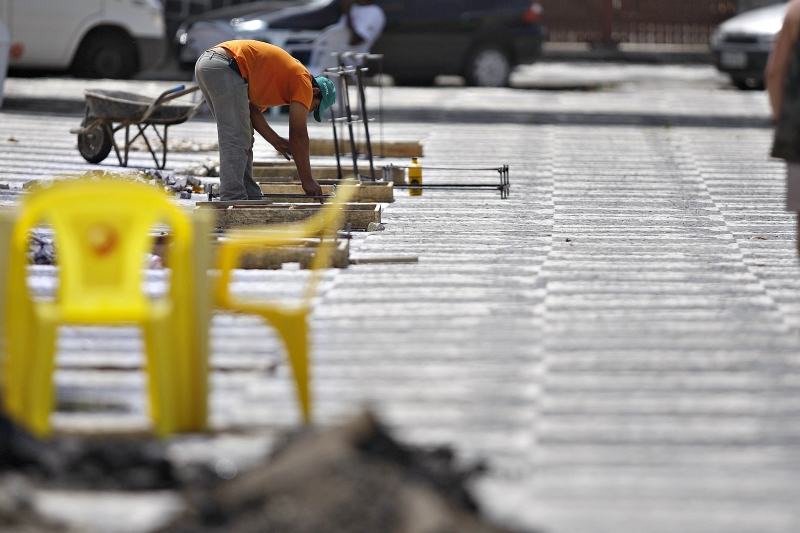 Obras no Calçadão de Matinhos: últimos ajustes para a temporada | Jonathan Campos/ Gazeta do Povo