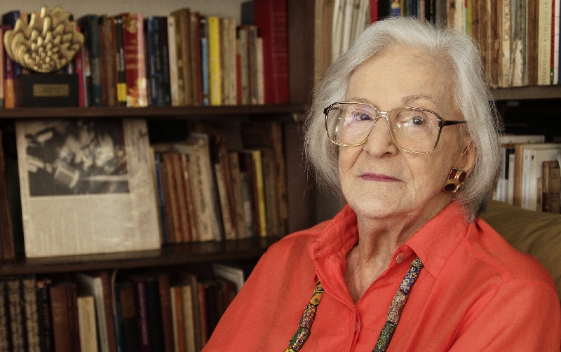 Com recém-completados 90 anos, Barbara Heliodora não sucumbe às dificuldades respiratórias e promete permanecer na ativa | Guga Melgar/Divulgação