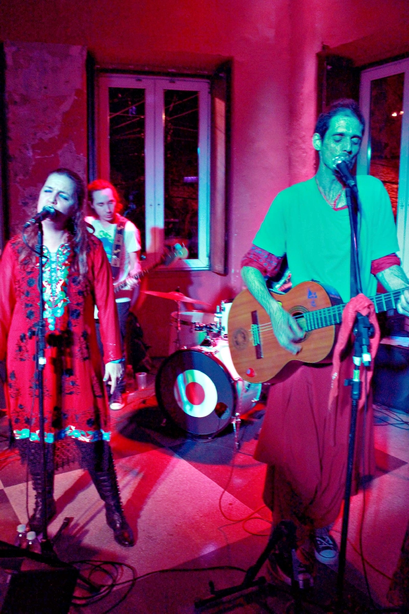 No novo álbum, os gaúchos do The Darma Lóvers falam de maneira lírica e delicada sobre os aspectos da existência cotidiana | Duda Rocha/ Reprodução