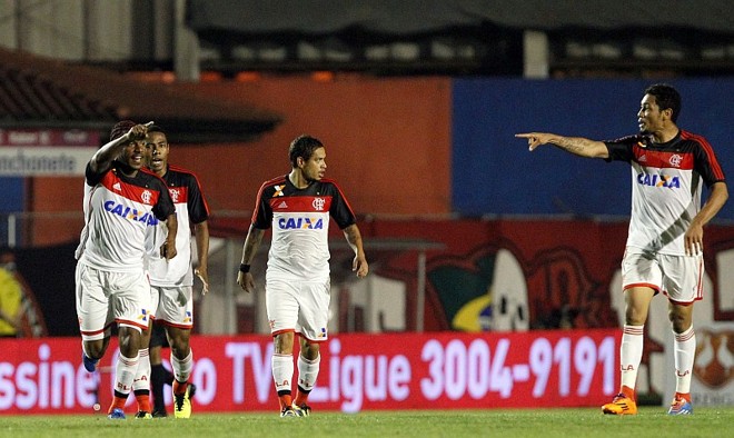 Amaral comemora o gol que empatou a partida para o Flamengo | 