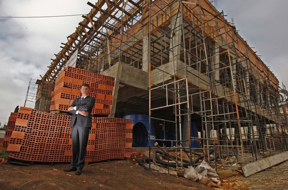 Construção sob medida ganha espaço Sérgio Zimmermann, da Estruturar, em obra para cliente de Built to Suit: bom negócio para todos | Jonathan Campos/ Gazeta do Povo